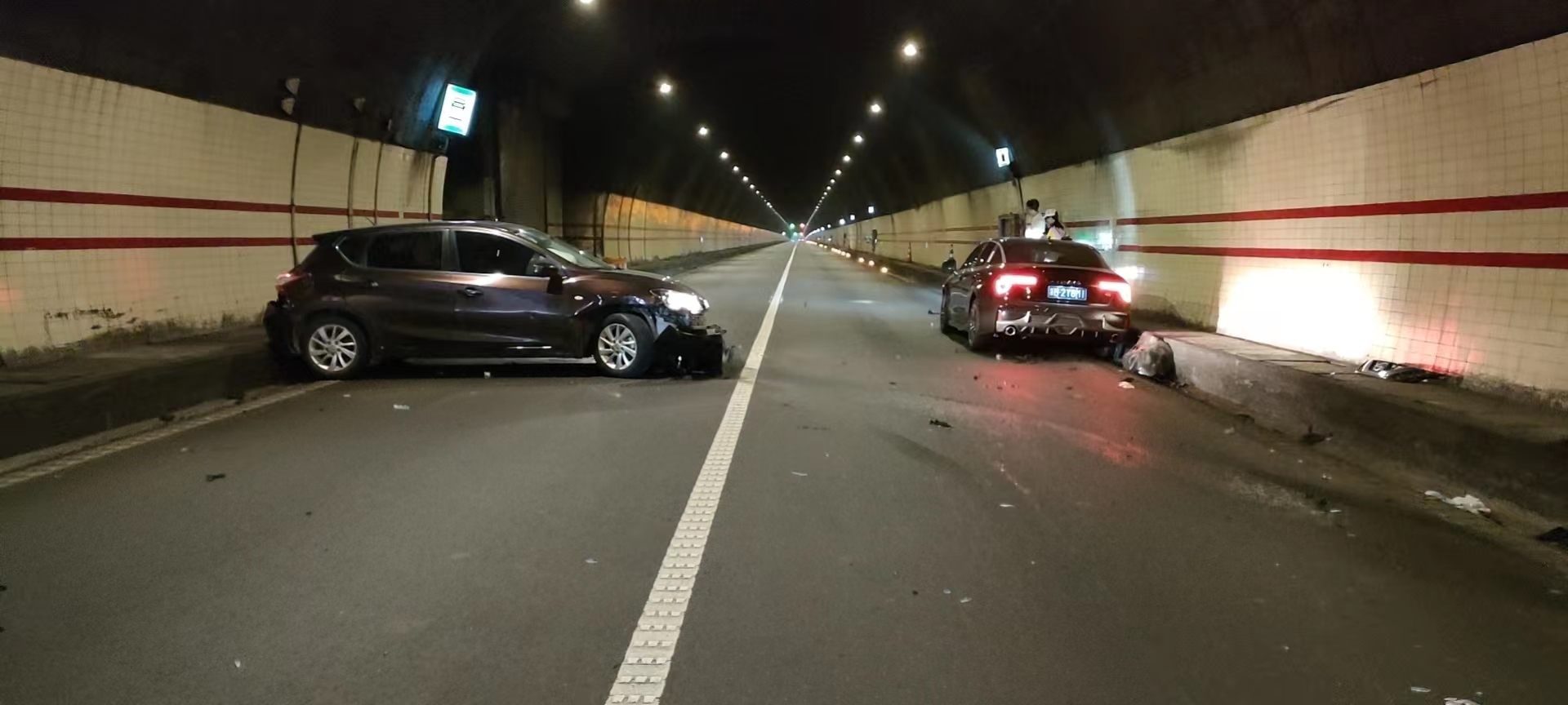 1660035965456827.jpg 2022.08.08隧道內(nèi)事故現(xiàn)場(chǎng) 陳旦平攝.jpg