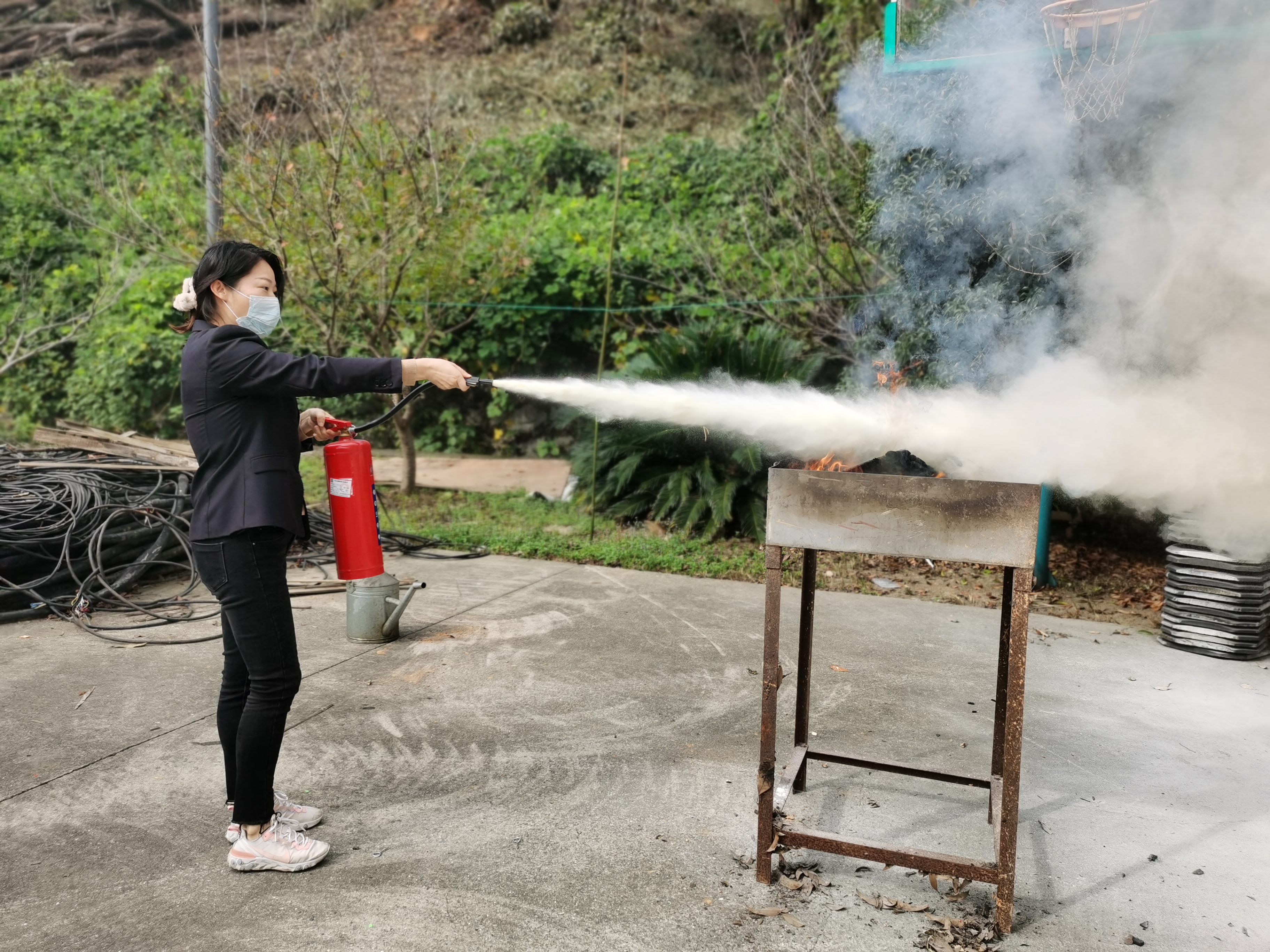 1669620339236485.jpg 20221110滅火器使用 陳智慧攝.jpg